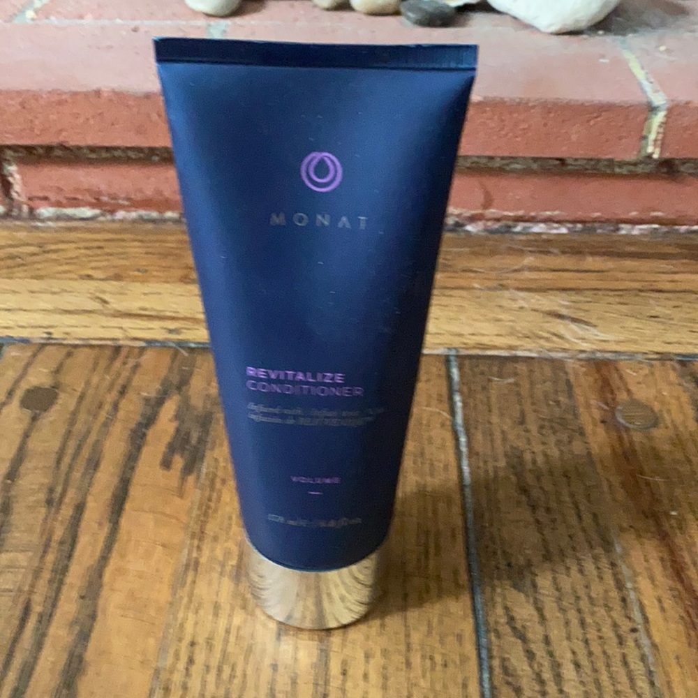 Monet Revitalize Conditioner